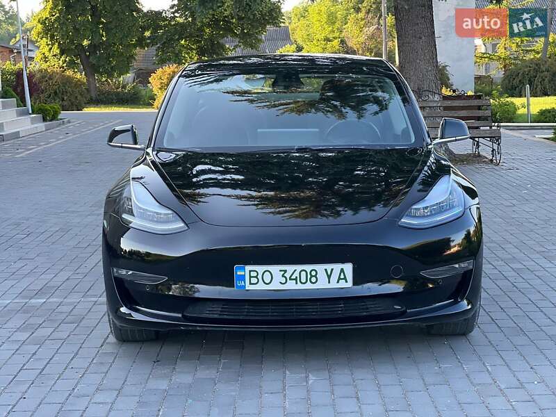 Седан Tesla Model 3 2019 в Тернополі