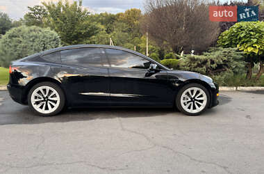 Седан Tesla Model 3 2022 в 