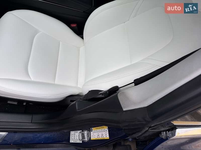Седан Tesla Model 3 2019 в Києві