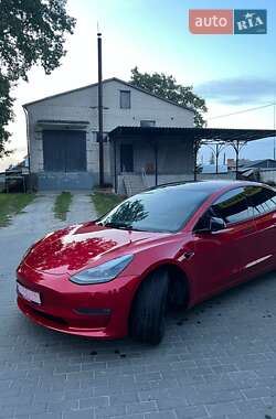 Седан Tesla Model 3 2022 в 