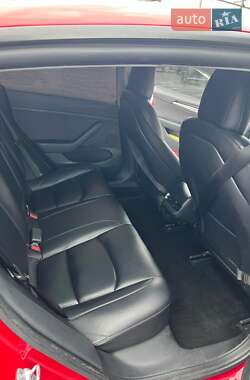 Седан Tesla Model 3 2022 в 