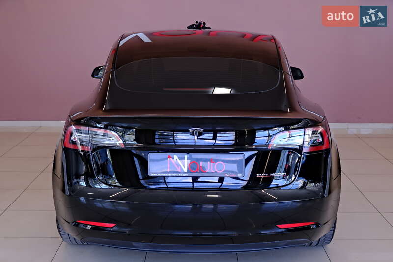 Седан Tesla Model 3 2023 в Одесі