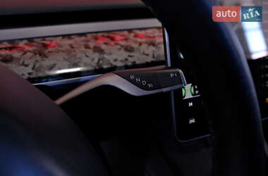 Седан Tesla Model 3 2023 в 