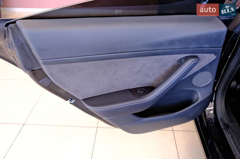Седан Tesla Model 3 2023 в Одесі