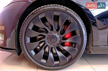 Седан Tesla Model 3 2023 в 
