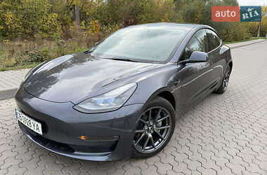 Седан Tesla Model 3 2022 в 