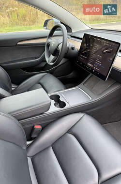 Седан Tesla Model 3 2022 в 