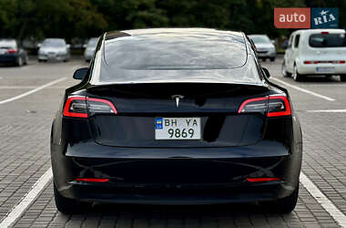 Седан Tesla Model 3 2022 в 
