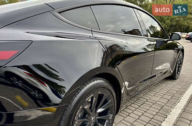 Седан Tesla Model 3 2022 в 