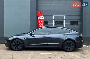 Седан Tesla Model 3 2024 в 