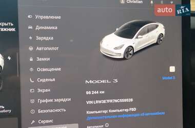 Седан Tesla Model 3 2022 в 