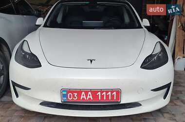 Седан Tesla Model 3 2022 в Ровно