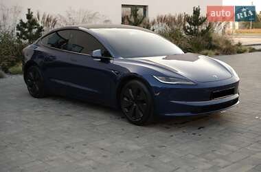 Седан Tesla Model 3 2024 в 