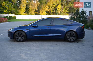 Седан Tesla Model 3 2024 в 