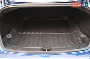 Седан Tesla Model 3 2024 в 