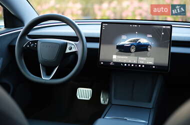 Седан Tesla Model 3 2024 в 