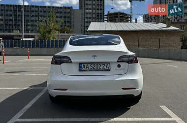 Седан Tesla Model 3 2020 в 