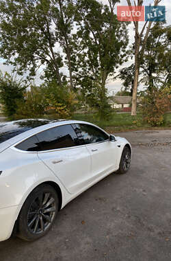 Седан Tesla Model 3 2019 в 