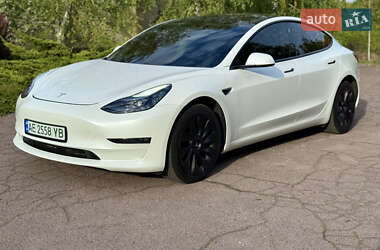 Седан Tesla Model 3 2021 в 