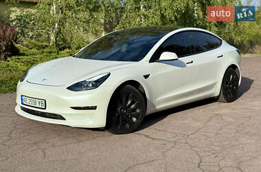Седан Tesla Model 3 2021 в 