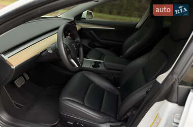 Седан Tesla Model 3 2021 в 