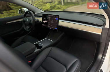 Седан Tesla Model 3 2021 в 