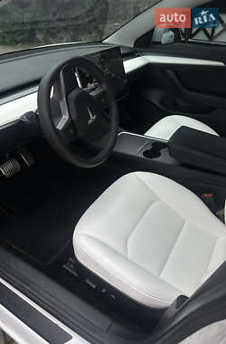 Седан Tesla Model 3 2021 в 