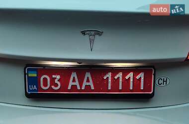 Седан Tesla Model 3 2022 в 