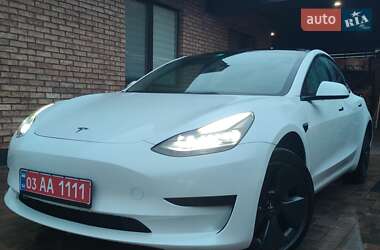 Седан Tesla Model 3 2022 в 