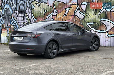 Седан Tesla Model 3 2023 в 