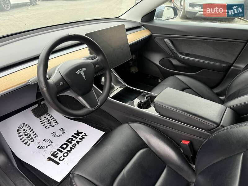 Седан Tesla Model 3 2020 в Луцьку