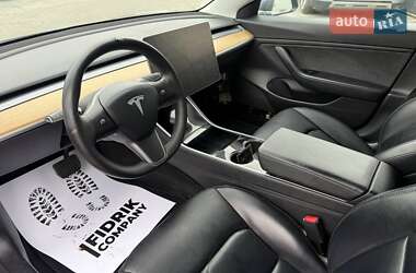 Седан Tesla Model 3 2020 в 