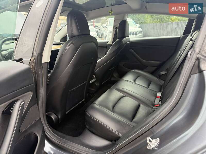 Седан Tesla Model 3 2020 в Луцьку