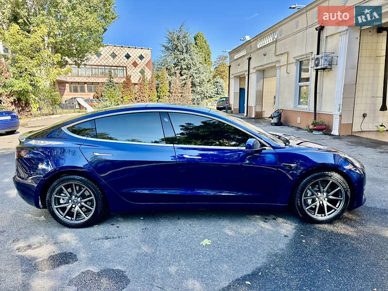 Седан Tesla Model 3 2019 в Одесі