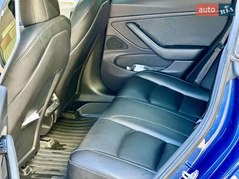 Седан Tesla Model 3 2019 в Одесі