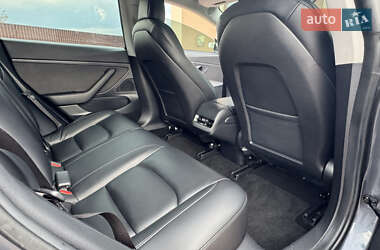 Седан Tesla Model 3 2020 в 