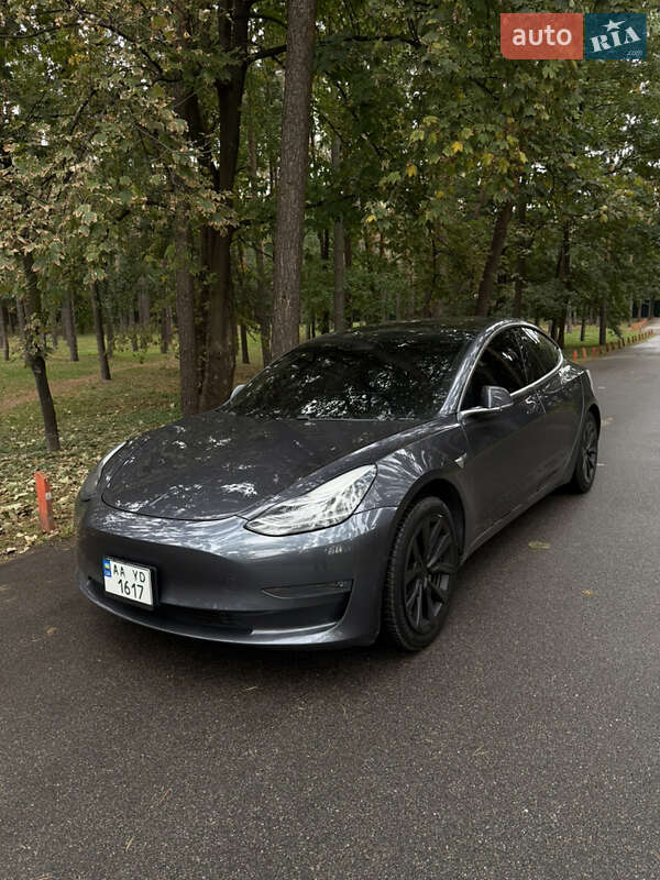 Седан Tesla Model 3 2018 в Києві