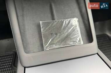 Седан Tesla Model 3 2024 в 