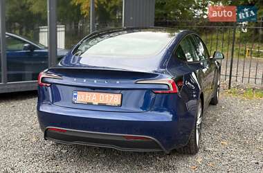 Седан Tesla Model 3 2024 в 