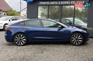 Седан Tesla Model 3 2024 в 