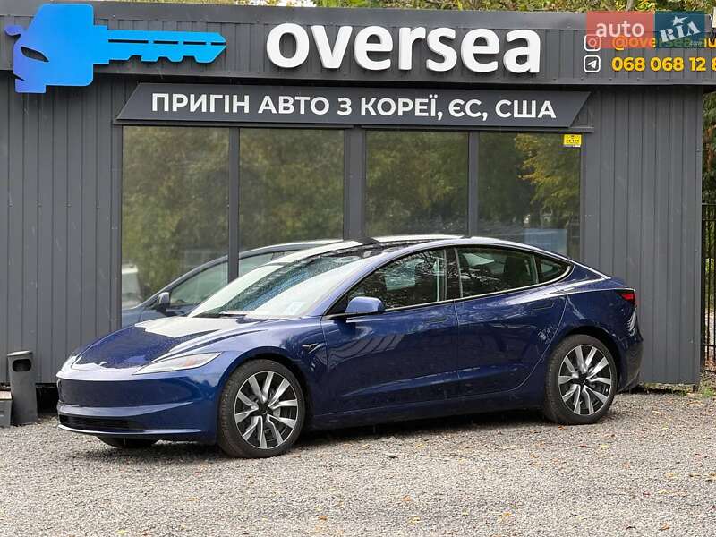 Седан Tesla Model 3 2024 в 