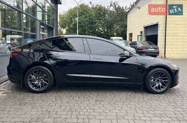 Седан Tesla Model 3 2024 в 
