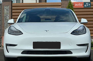 Седан Tesla Model 3 2019 в 
