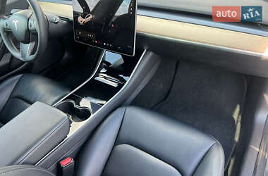 Седан Tesla Model 3 2019 в 