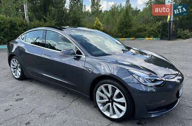 Седан Tesla Model 3 2019 в 