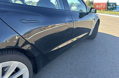 Седан Tesla Model 3 2022 в 