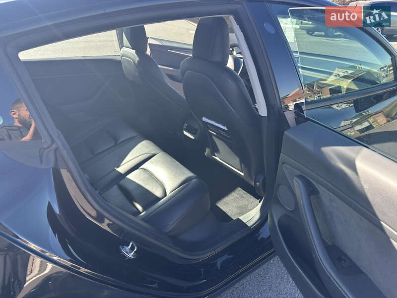 Седан Tesla Model 3 2022 в Луцьку