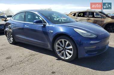 Седан Tesla Model 3 2019 в 