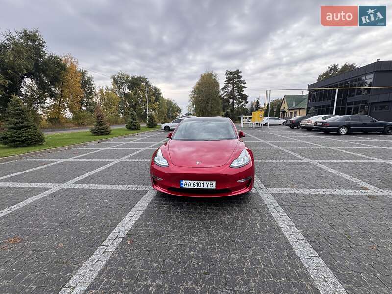 Седан Tesla Model 3 2021 в Пирятині