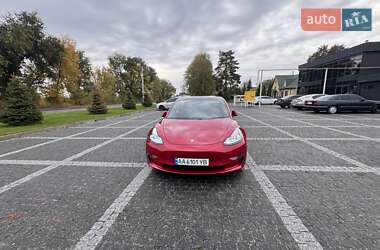 Седан Tesla Model 3 2021 в 